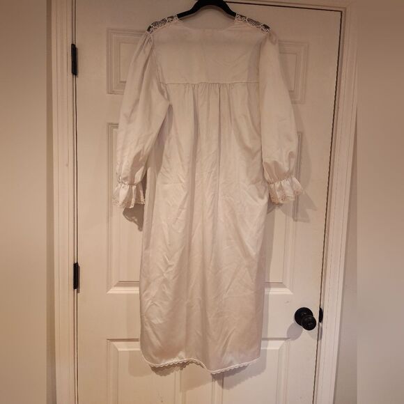 Vintage Barbizon white lace trim nightgown - Picture 5 of 5